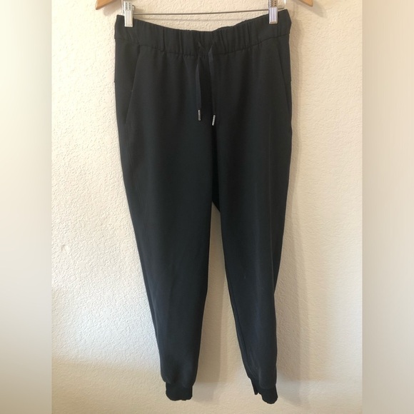 Lululemon Womens on the Fly Jogger in Black - Size 6 - Picture 2 of 9
